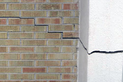 Garage wall cracks in South Carolina